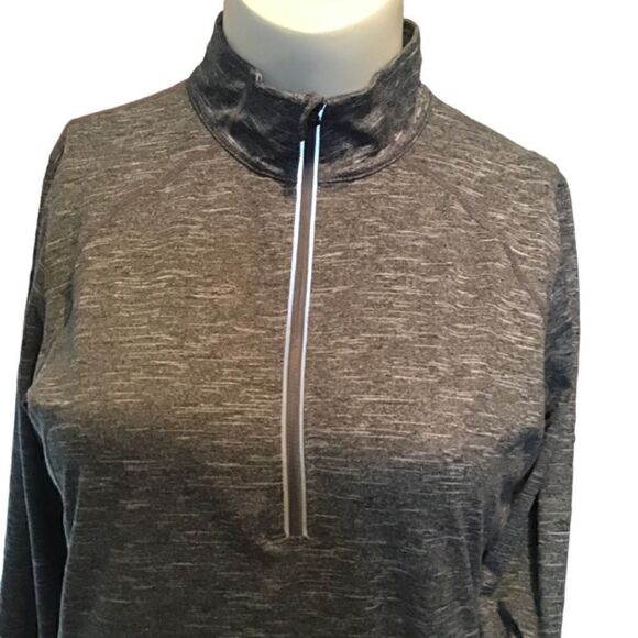 Perfect 3/4 zip work out  - Picture 1 of 3